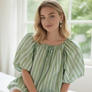 Le Muse peasant top NWOT